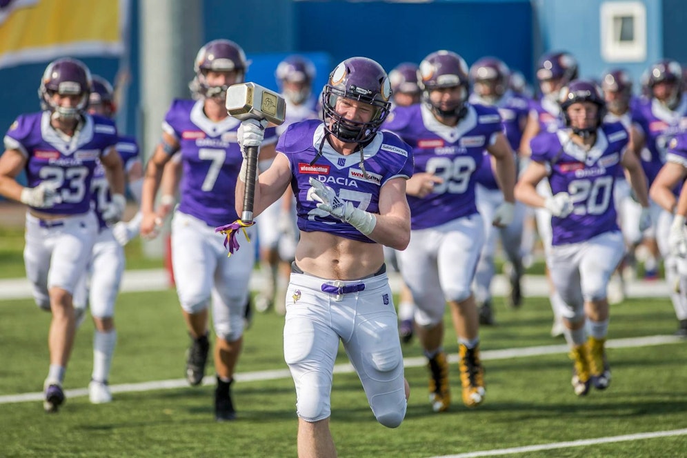 It's Hammer Time - Vikings Cornerback Niko Huszar