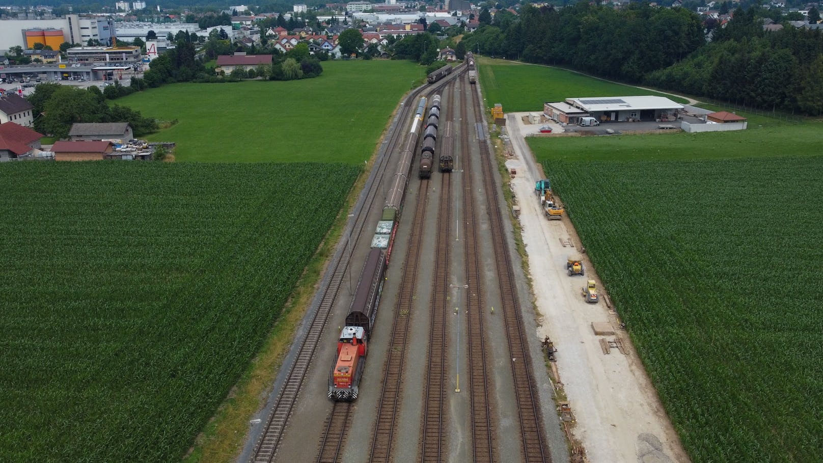 Bei Verschubarbeiten auf der Lokalbahnstrecke Lambach-Gmunden kam es am Donnerstag zu einem tödlichen Unfall.