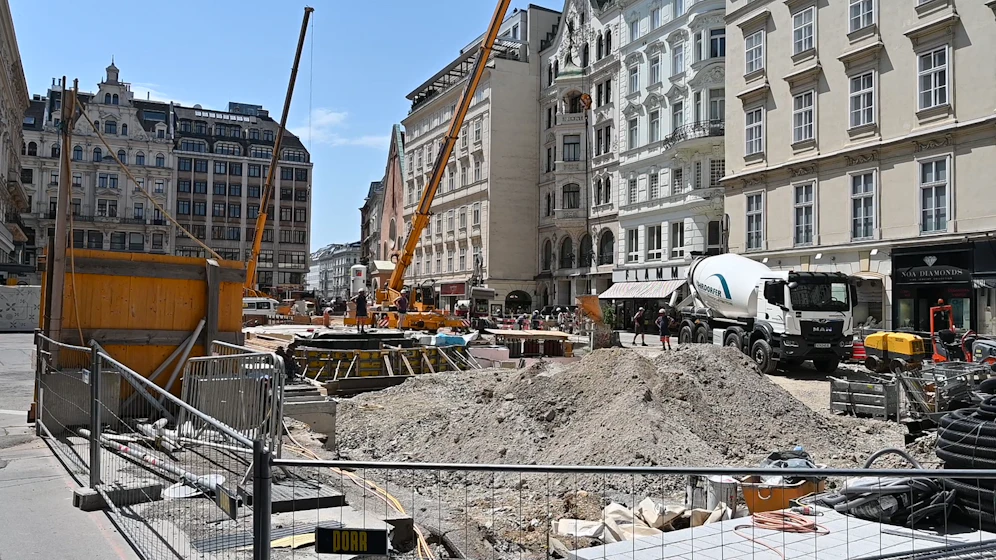 Trotz gefühlten 50 Grad wurde am Bau fleißig gehackelt.