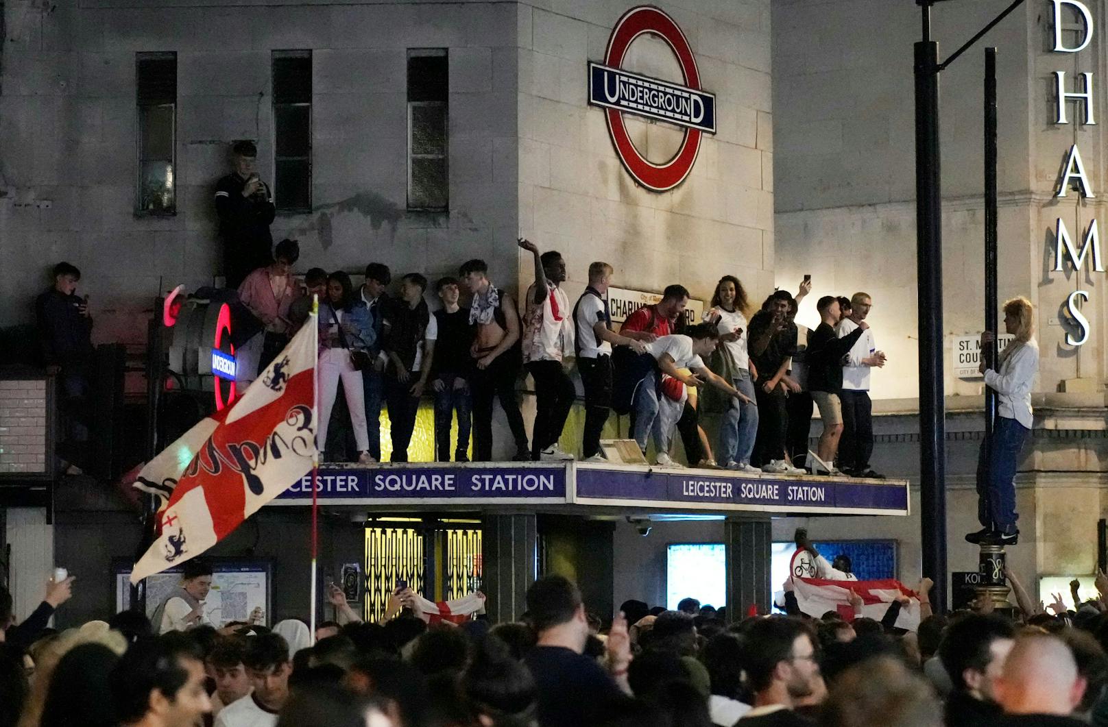 "It's coming home!" – England-Fans feierten den EM-Finaleinzug in Massen auf den Straßen Londons.
