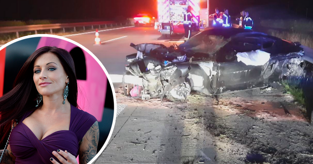 Das Auto ist völlig zerstört.