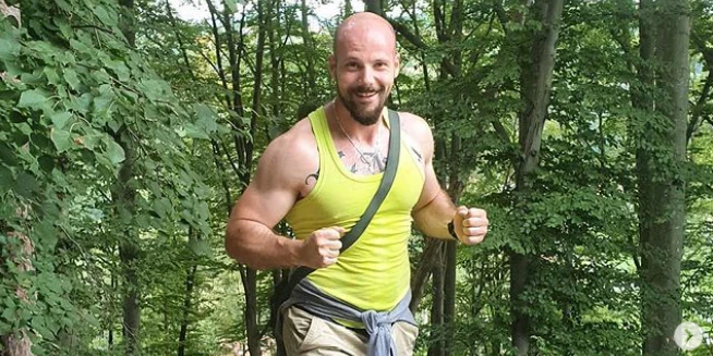 Ex-Wrestler läuft Halbmarathon für Trauma-Patienten - Vimarsana News