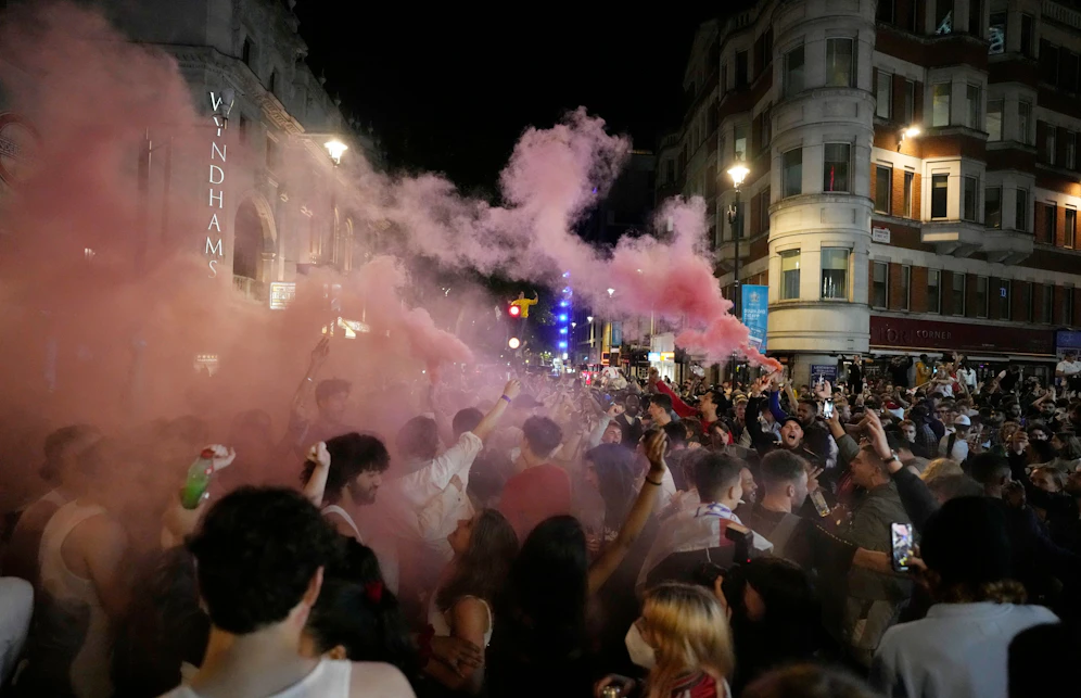 England-Fans feierten den EM-Finaleinzug in Massen auf den Straßen Londons.