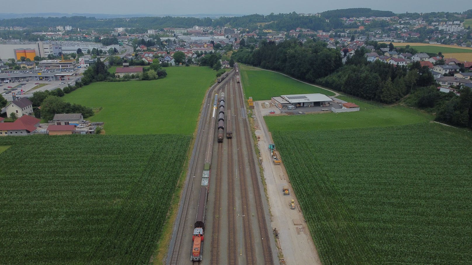 Bei Verschubarbeiten auf der Lokalbahnstrecke Lambach-Gmunden kam es am Donnerstag zu einem tödlichen Unfall.