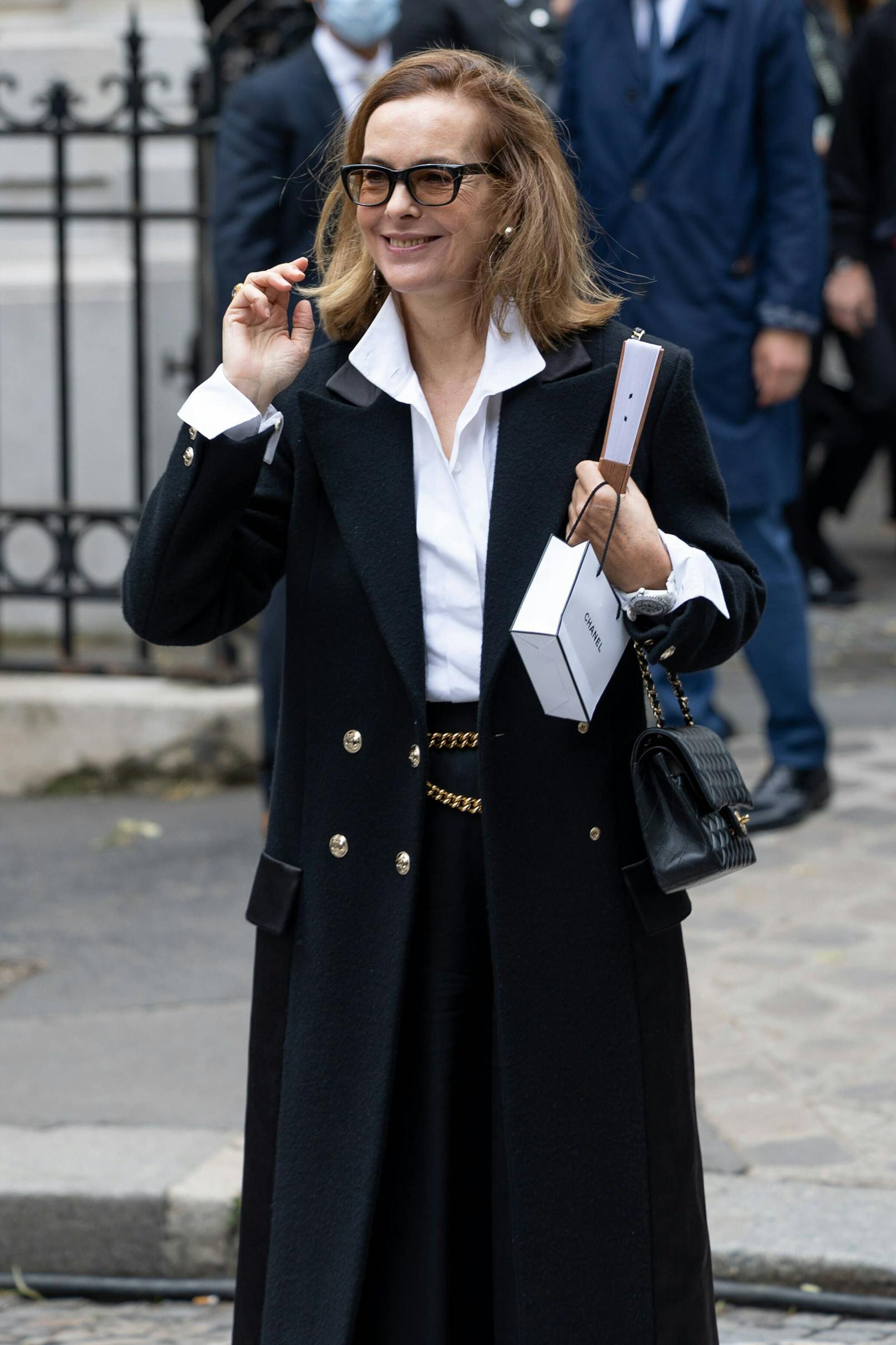 Schauspielerin Carole Bouquet freute sich offensichtlich über die gelungene Kollektion von Chanel.&nbsp;