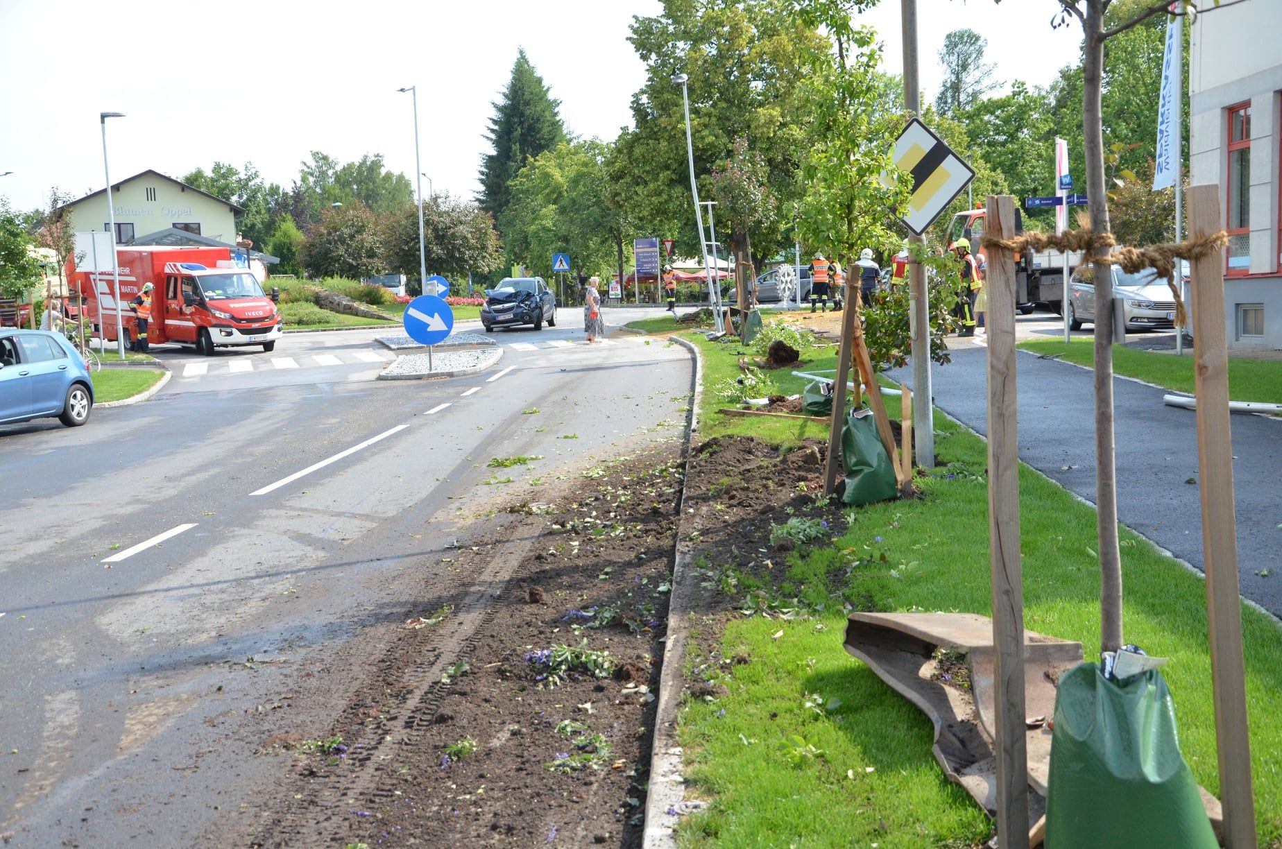 Auf einer Länge von 200 Meter rammte er zahlreiche Dinge.
