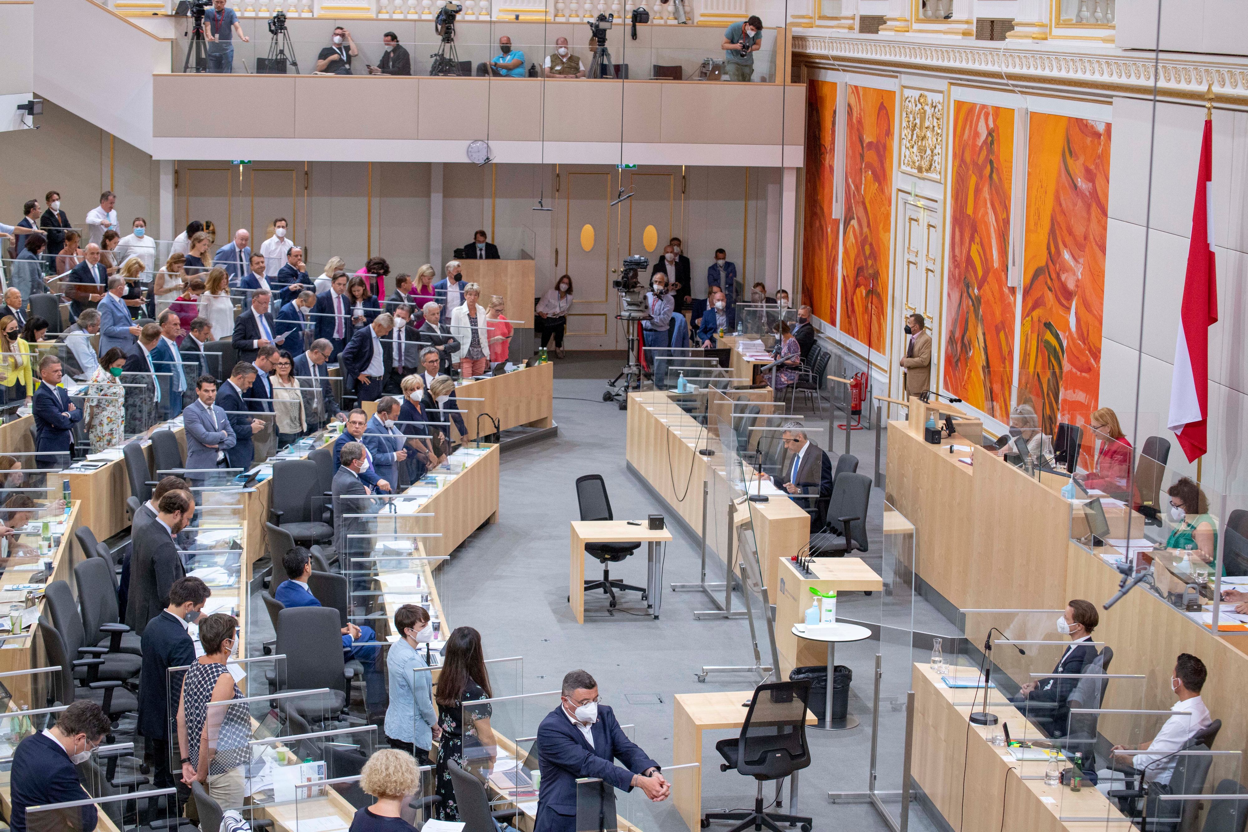 Die 117. Nationalratssitzung brachte auch eine Erhöhung der Corona-Hilfe mit sich.