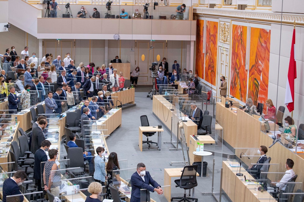 Die 117. Nationalratssitzung brachte auch eine Erhöhung der Corona-Hilfe mit sich.