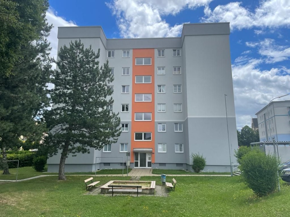 In einer der Wohnungen dieses Gebäudes in Enns kam es zum tödlichen Schlangenbiss.