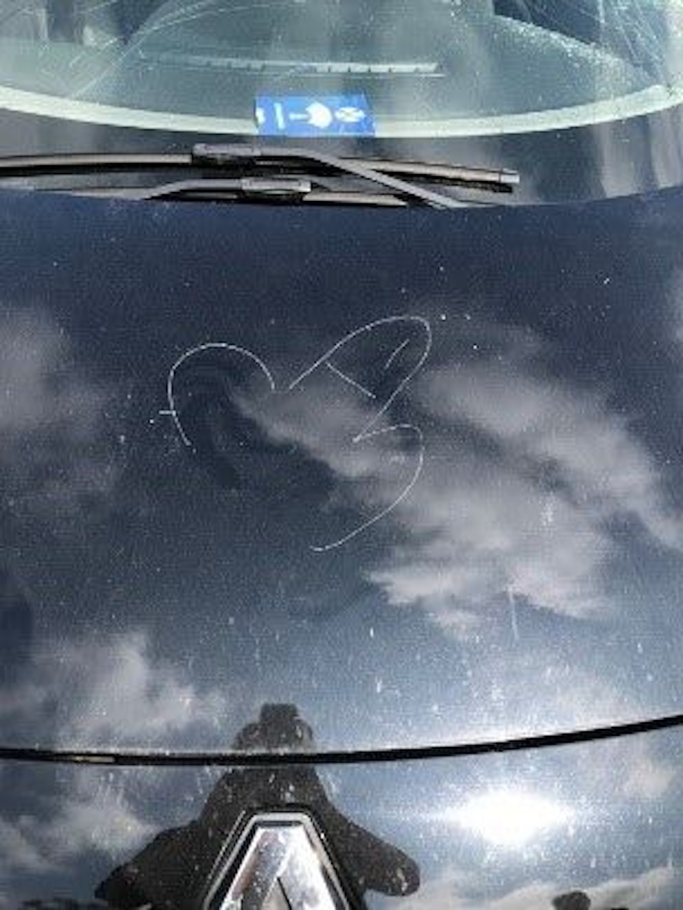 Mit pikanten Zeichnungen wurden die Autos 