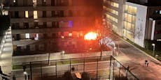 Böller-Nachbarin steckt in Gemeindebau Balkon in Brand