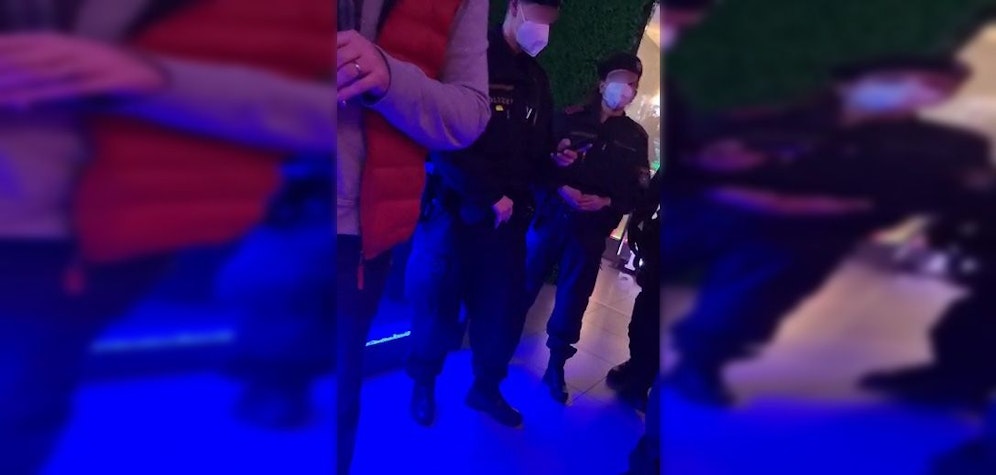 Corona-Kontrolle in einem Lokal am Wiener Gürtel