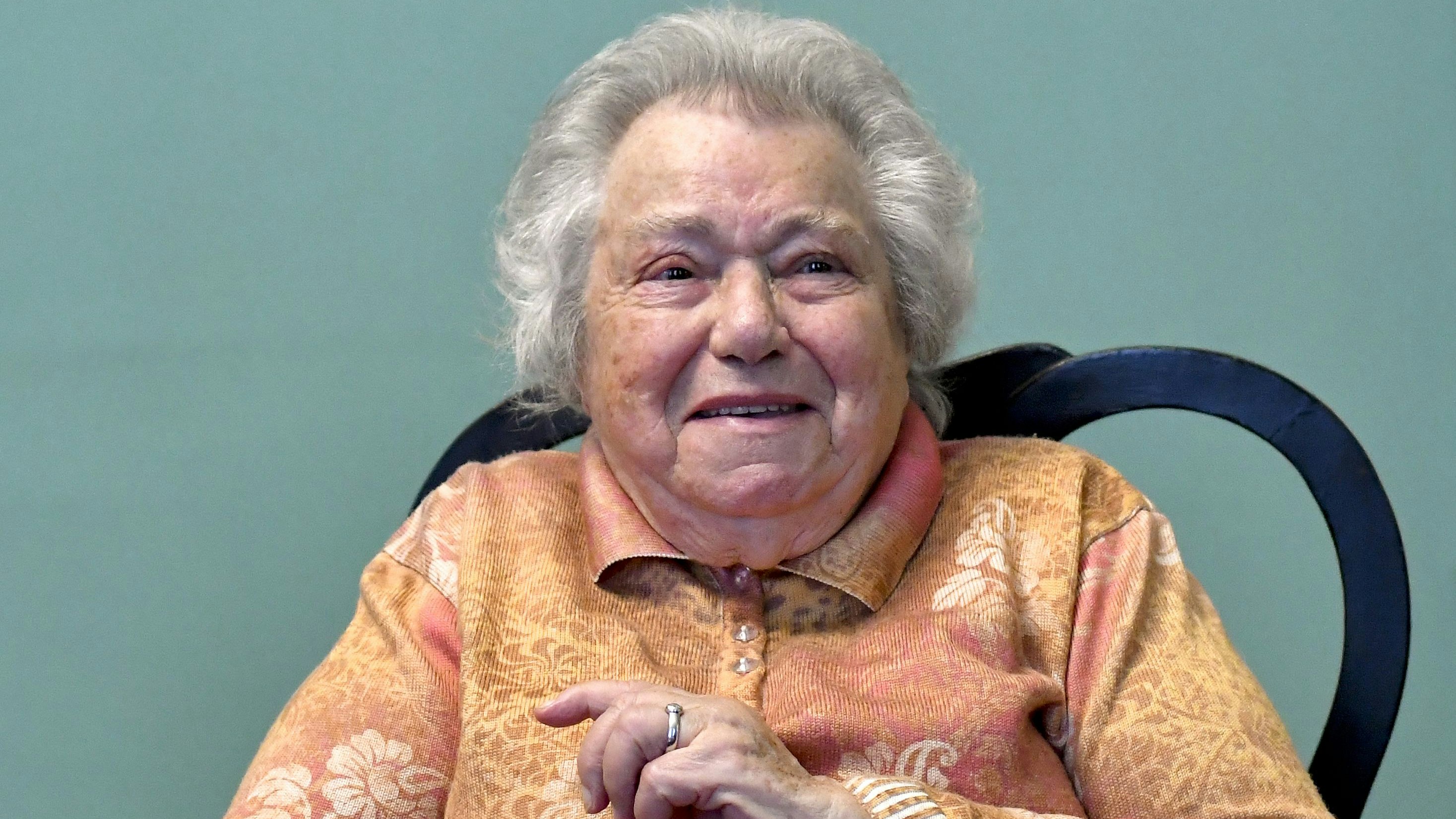 Download von www.picturedesk.com am 01.01.2022 (16:52).  ABD0025_20180125 - WIEN - ÖSTERREICH: Holocaust-Überlebende Gertrude Pressburger "Frau Gertrude" am Dienstag, 12. Dezember 2017, während eines Interviews mit der Austria Presse Agentur (APA) in Wien. Im Jänner 2018 erscheint Pressburgers Buch "Gelebt, Erlebt, Überlebt". - FOTO: APA/HERBERT NEUBAUER - 20171212_PD15370 - Rechteinfo: Rights Managed (RM)