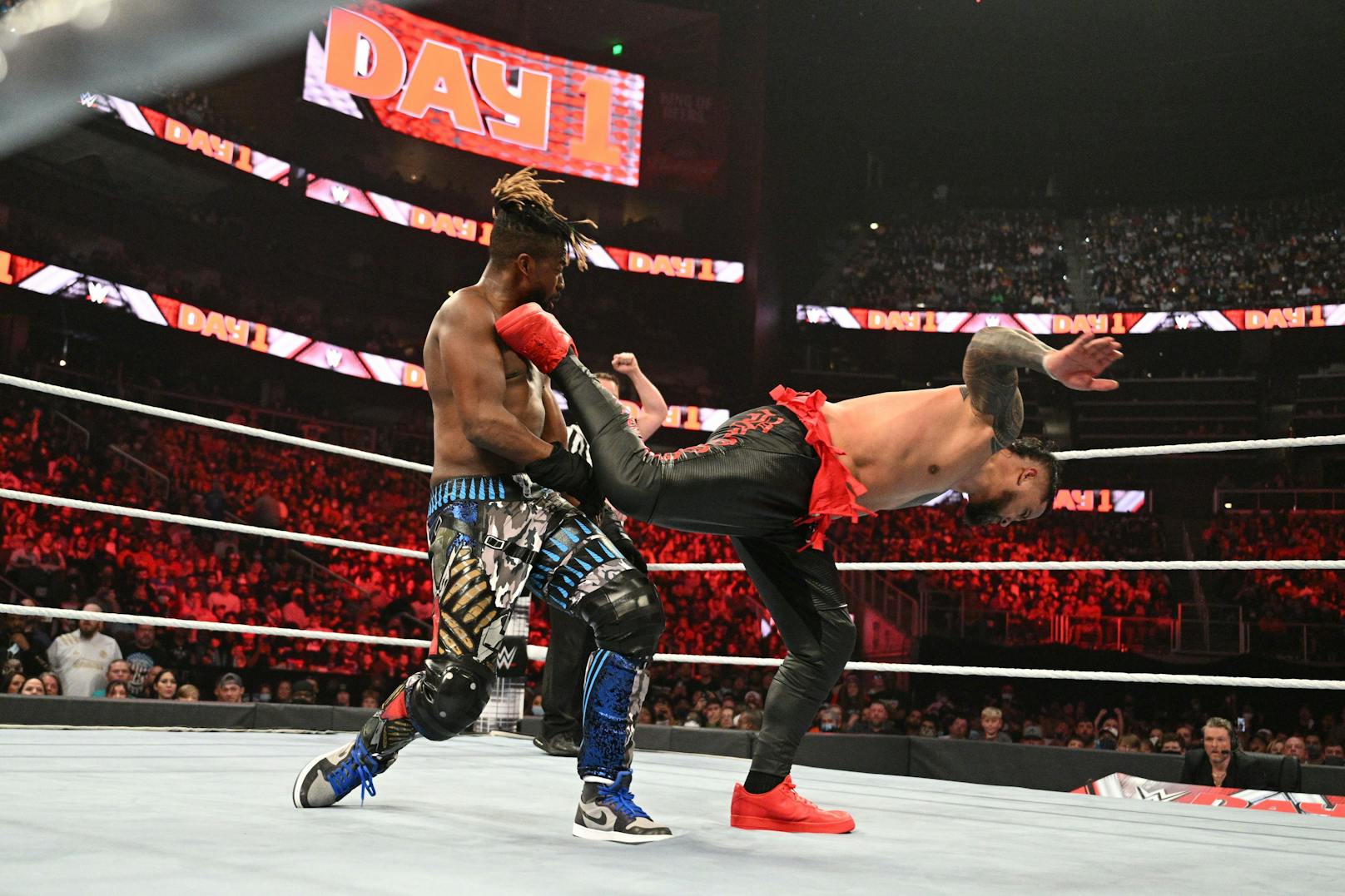 WWE Day 1: The Usos vs. The New Day