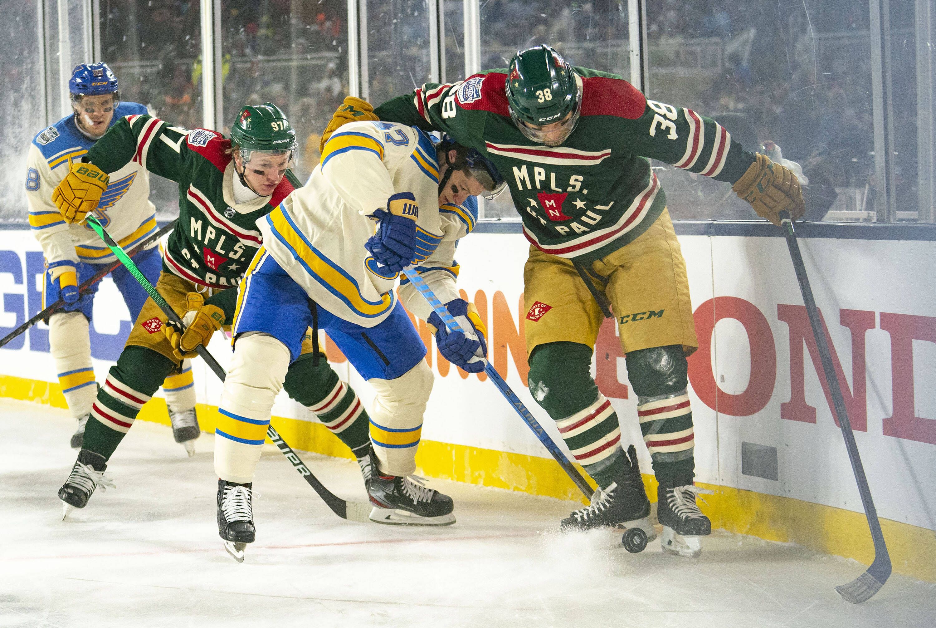 Die Blues schlugen die Wild bei eisigen Temperaturen.