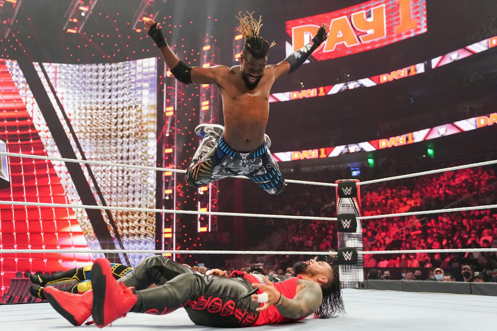 WWE Day 1: The Usos vs. The New Day