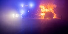 Mitten in der Fahrt fing BMW von Lenker (18) Feuer