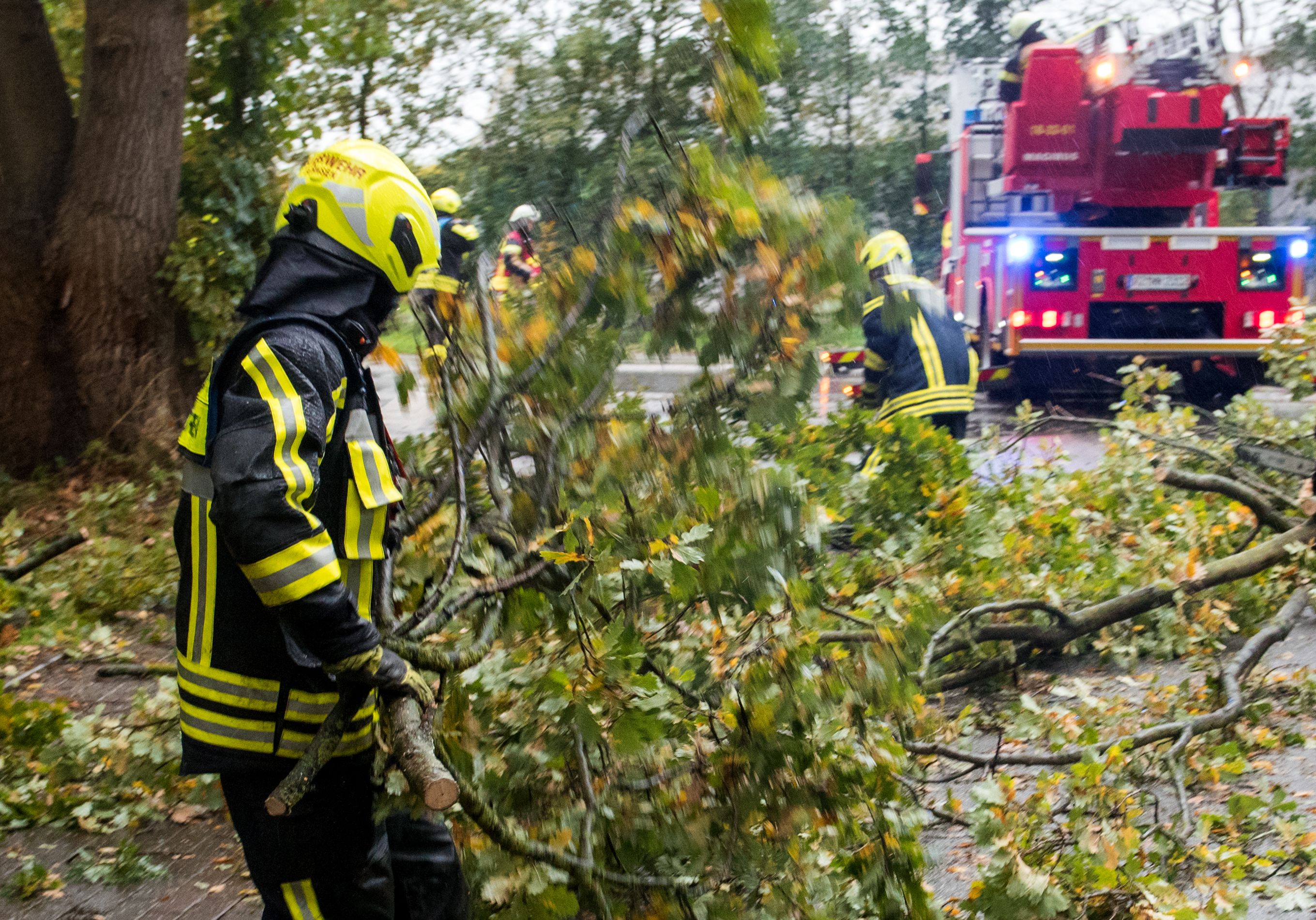 Die Feuerwehr steht im Dauereinsatz.