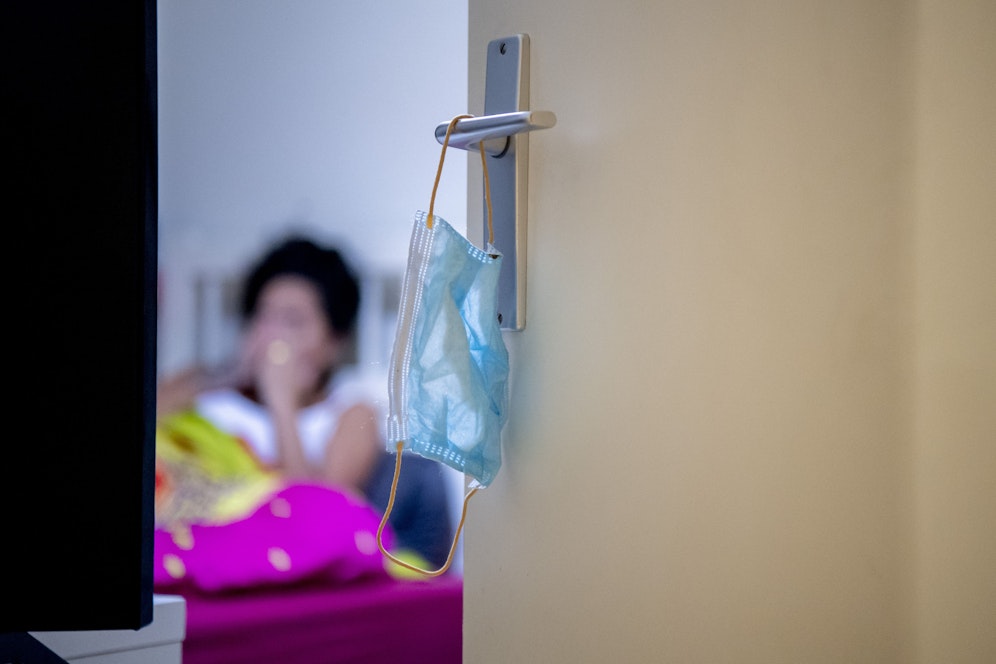 Weil ein 42-jähriger Mann die Quarantäneregeln missachtete, müssen nun 5.000 seiner Nachbarn in Heimisolation.