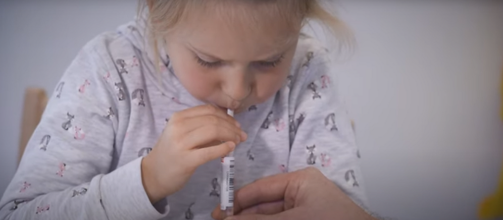 Ab 3,5 Jahren soll ein Corona-Gurgeltest zumutbar sein.