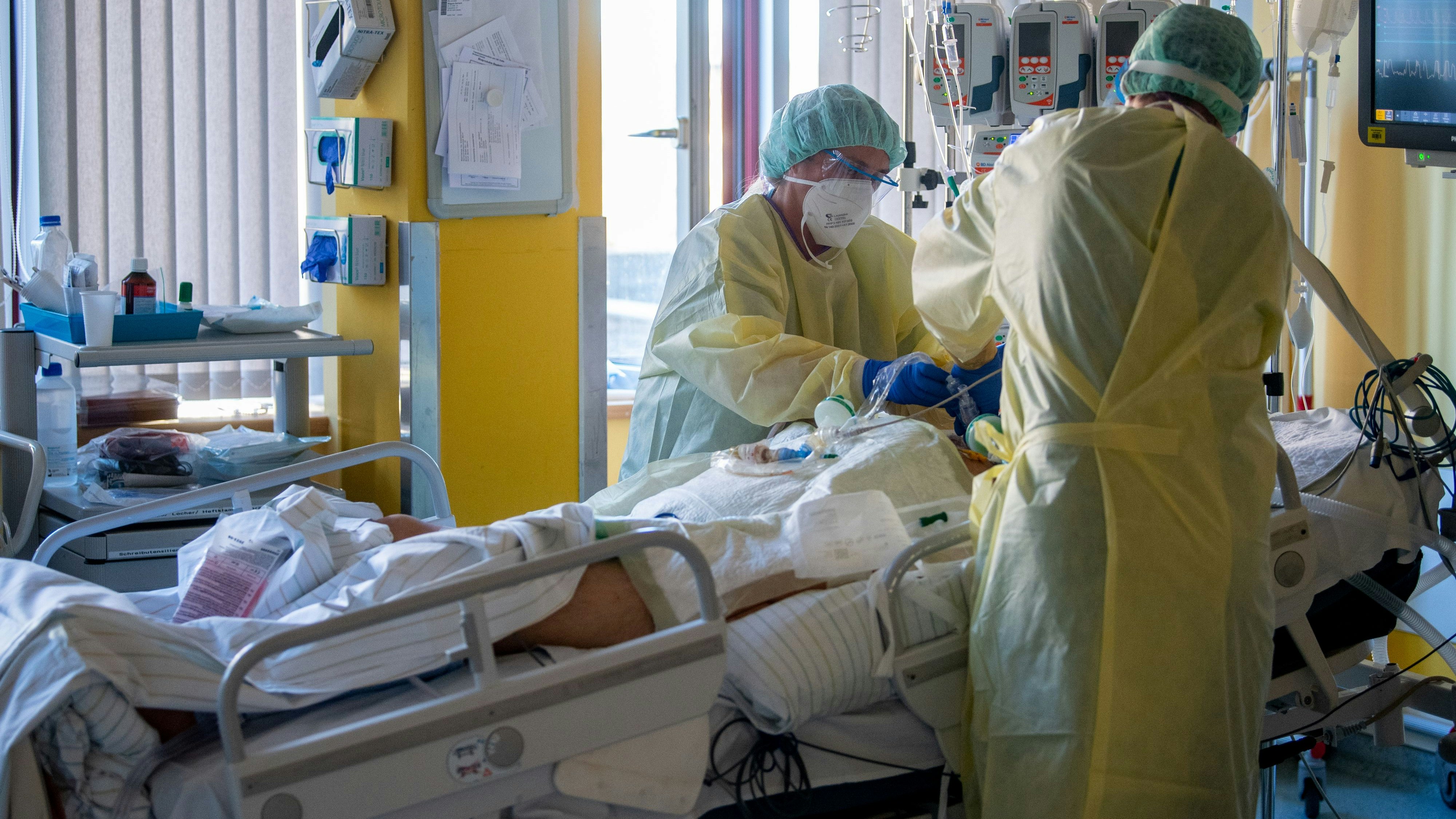 Ein Vater, eine Mutter und ihr 30-jähriger Sohn starben innerhalb weniger Tage nach einer Corona-Infektion.