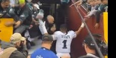 Video: Fans stürzen in NFL-Stadion von der Tribüne