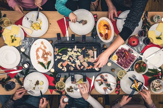 Nach einem Raclette-Abend reichen schon ein paar Stunden auf den Langlaufskiern aus, um die Kilos in die Flucht zu schlagen.