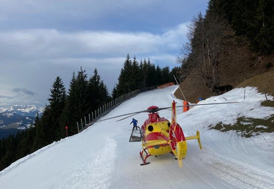 In Tirol ist am Montag (03.01.2022) eine 45-jährige Skifahrerin tödlich verunglückt.