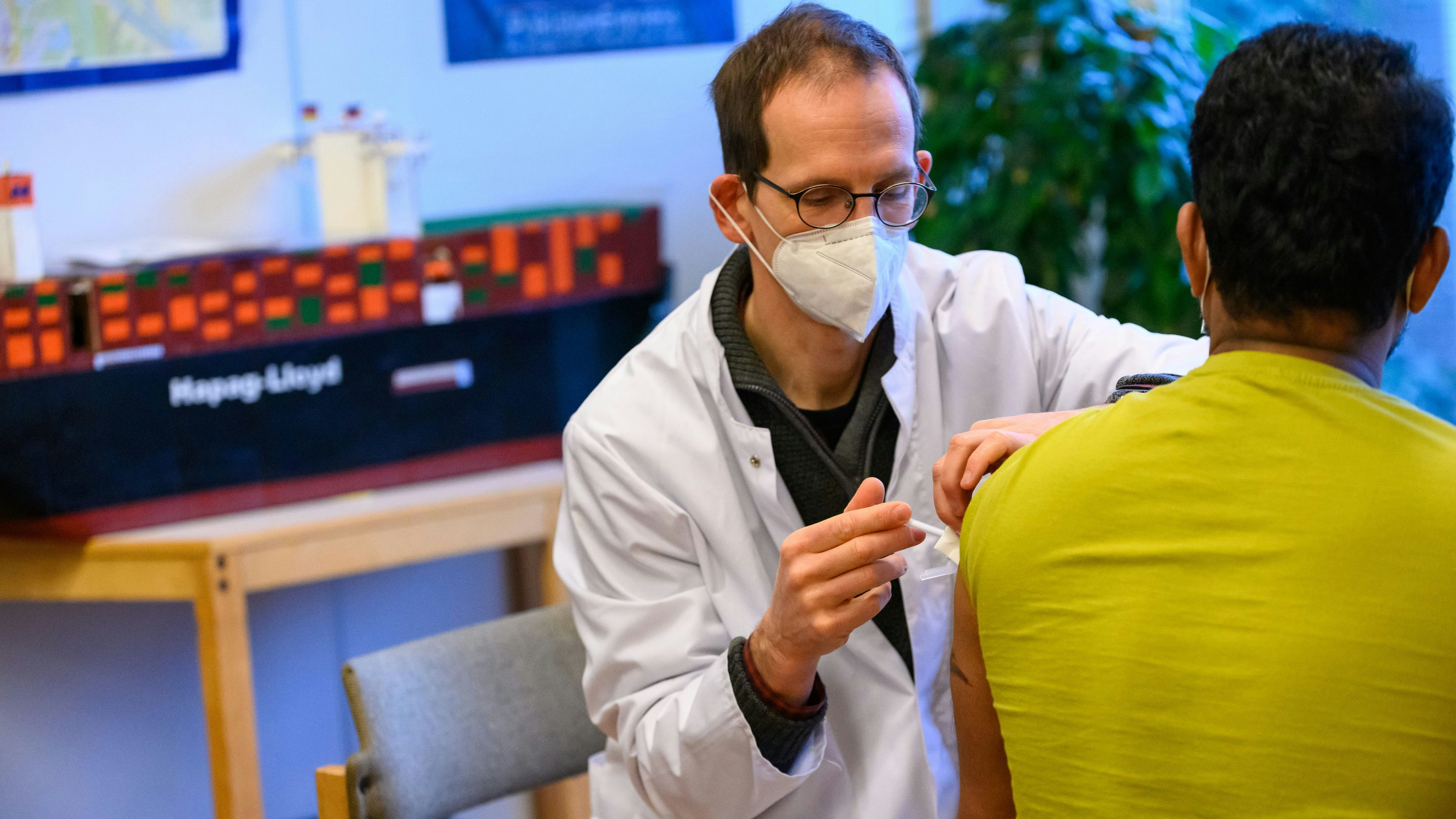 In Israel wird bereits zum vierten Mal gegen das Corona-Virus geimpft.