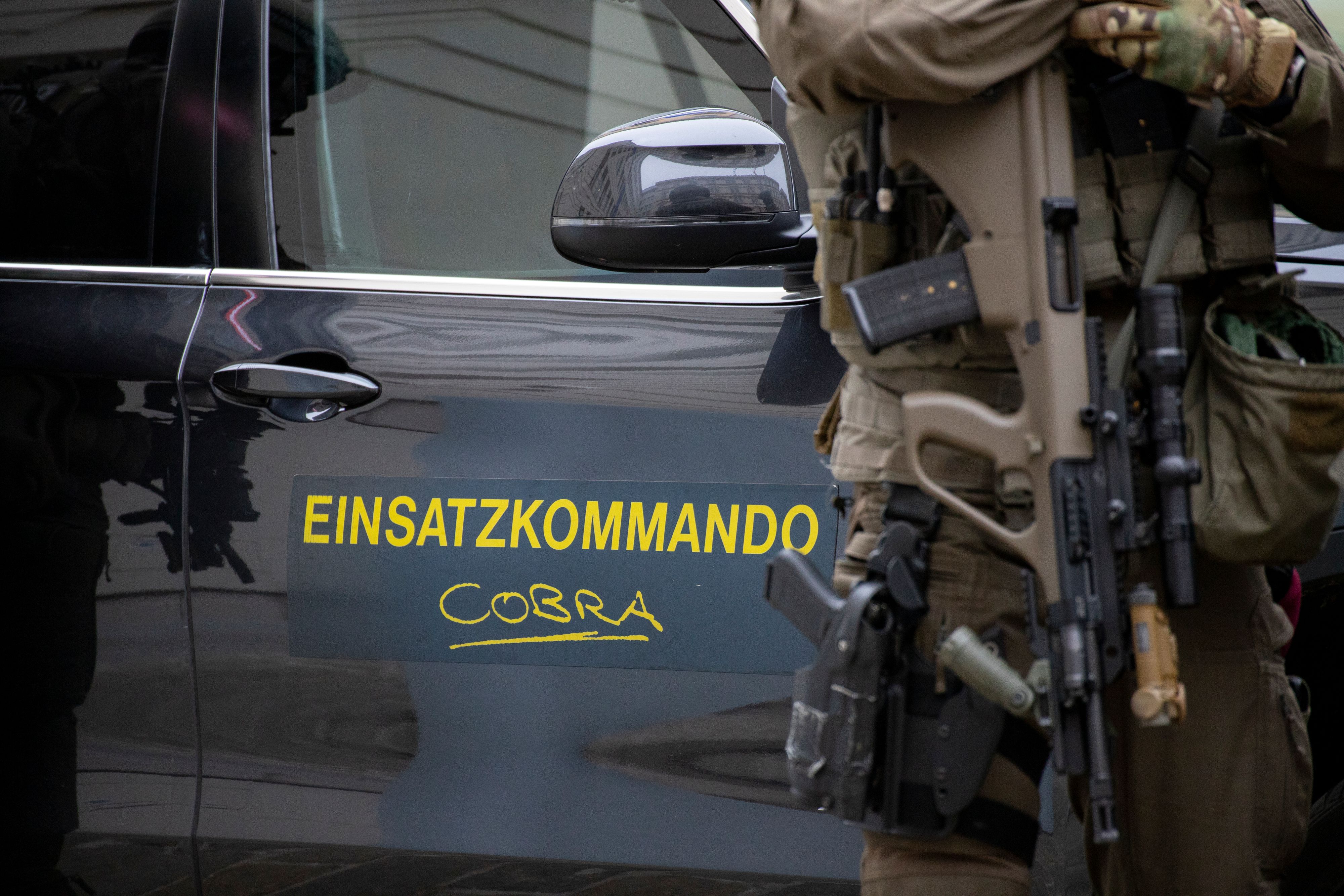 Ein Einsatz der Cobra war in Gmunden notwendig, weil ein Betrunkener seinen Freund attackiert, der ihm helfen wollte.