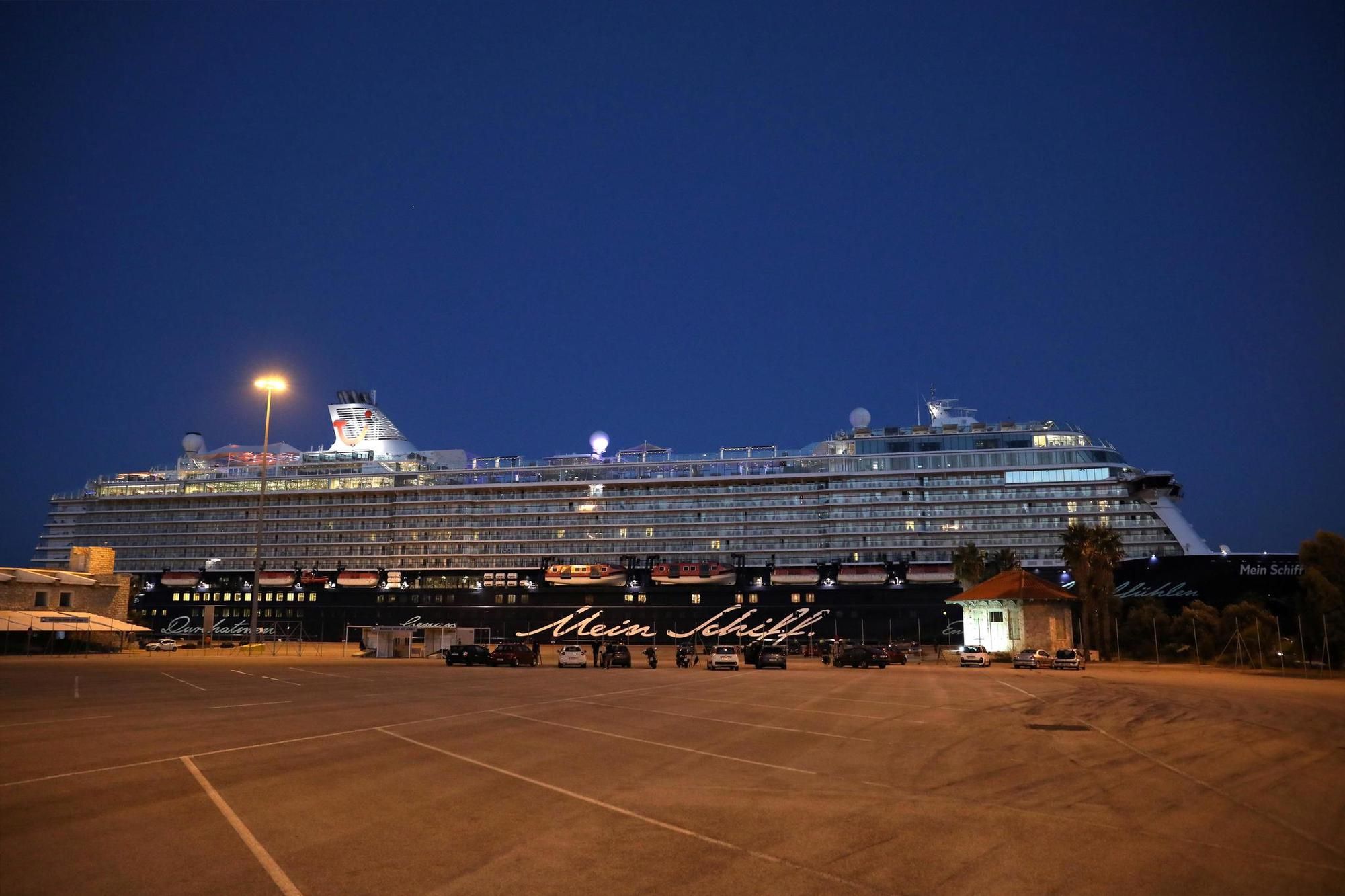 Corona-Fälle an Bord: Gleich zwei Kreuzfahrtschiffe unterbrechen ihre Reisen.