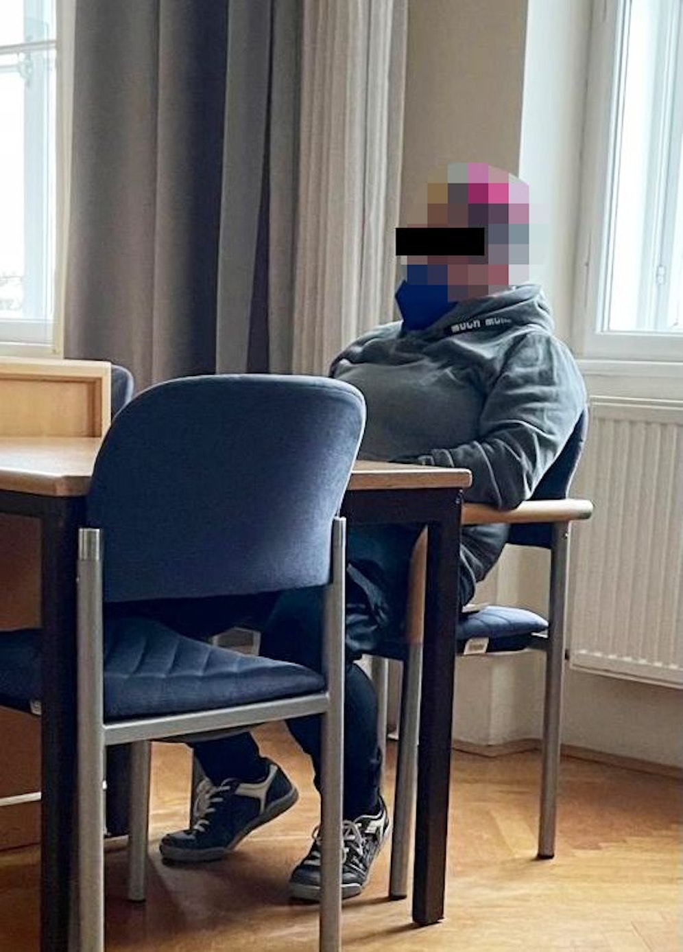 Die Angeklagte (24) in Wr. Neustadt vor Gericht