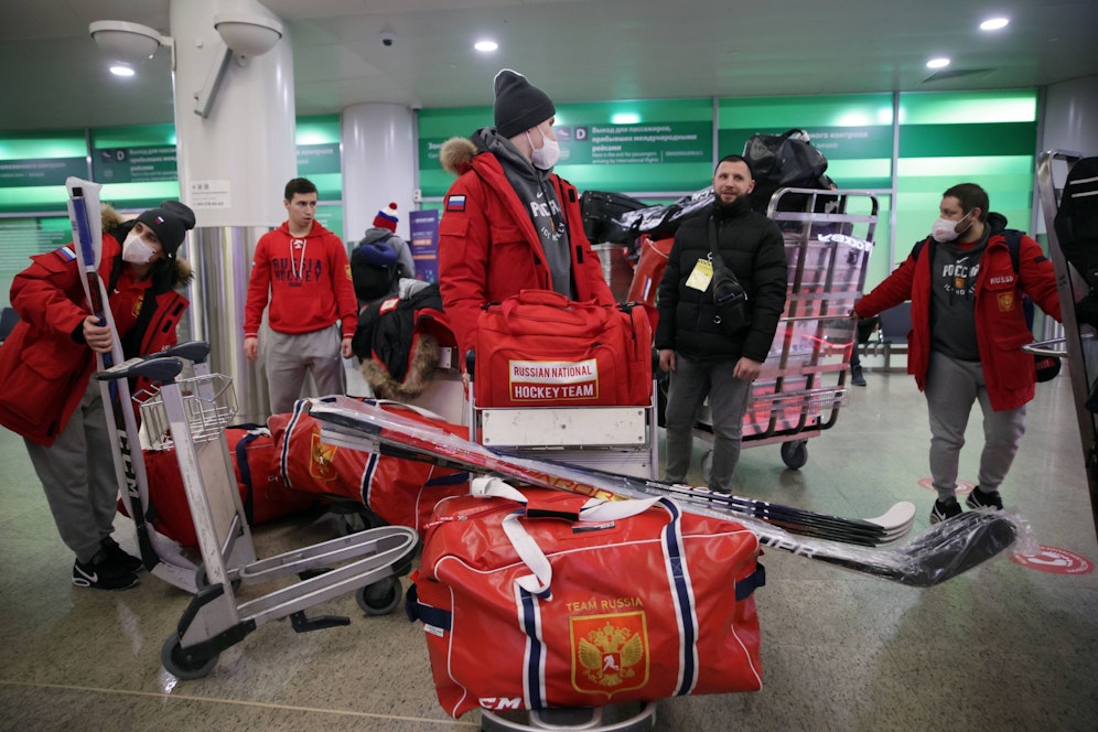 Russlands U20 am Flughafen