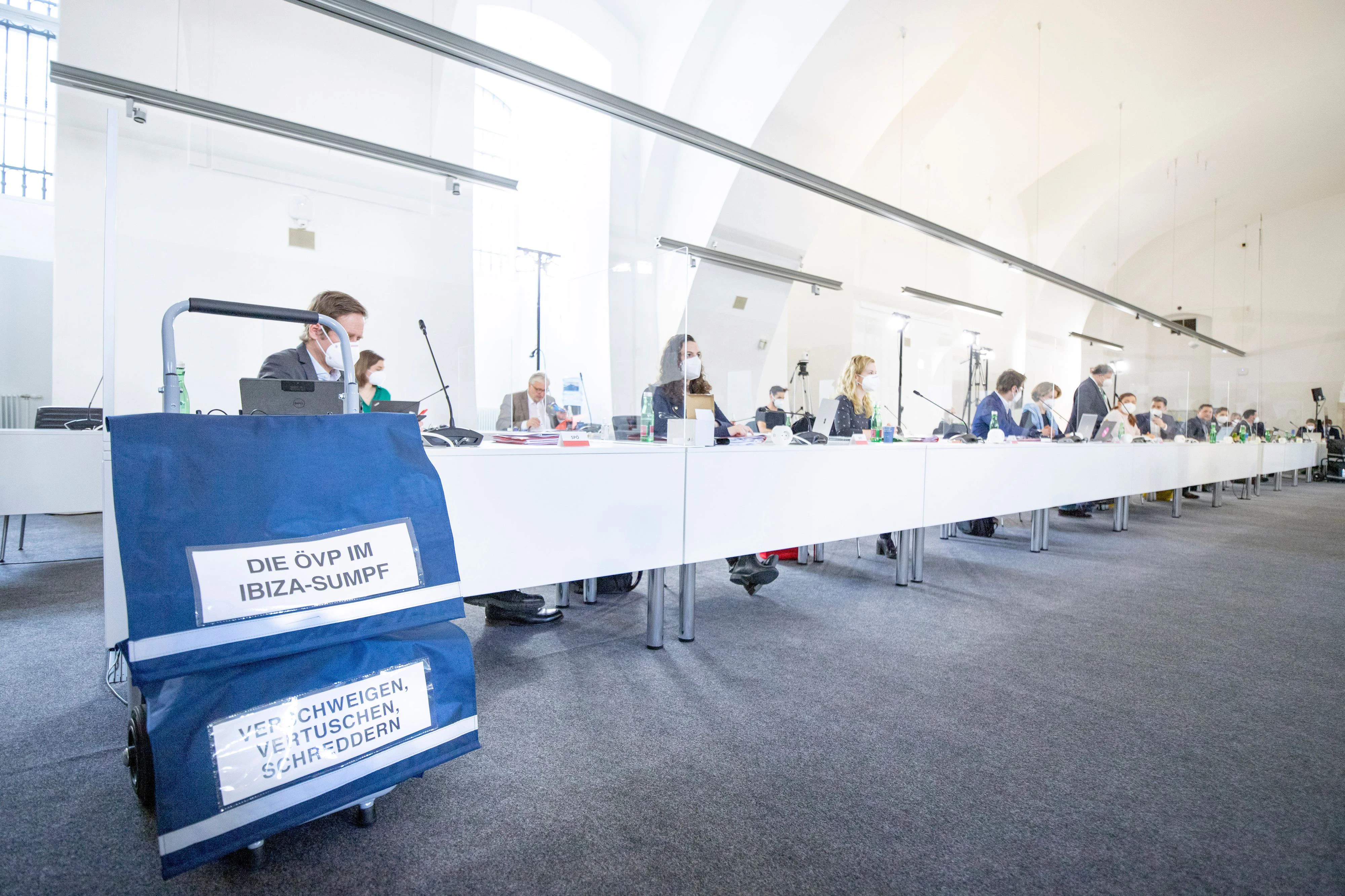 Das Bundeskanzleramt sieht die Einstellung der Ermittlungen gegen seine Mitarbeiter als Beweis für die Unschuld dieser.