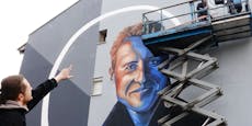 Balkan-Künstler schenken Schumacher riesiges Gemälde