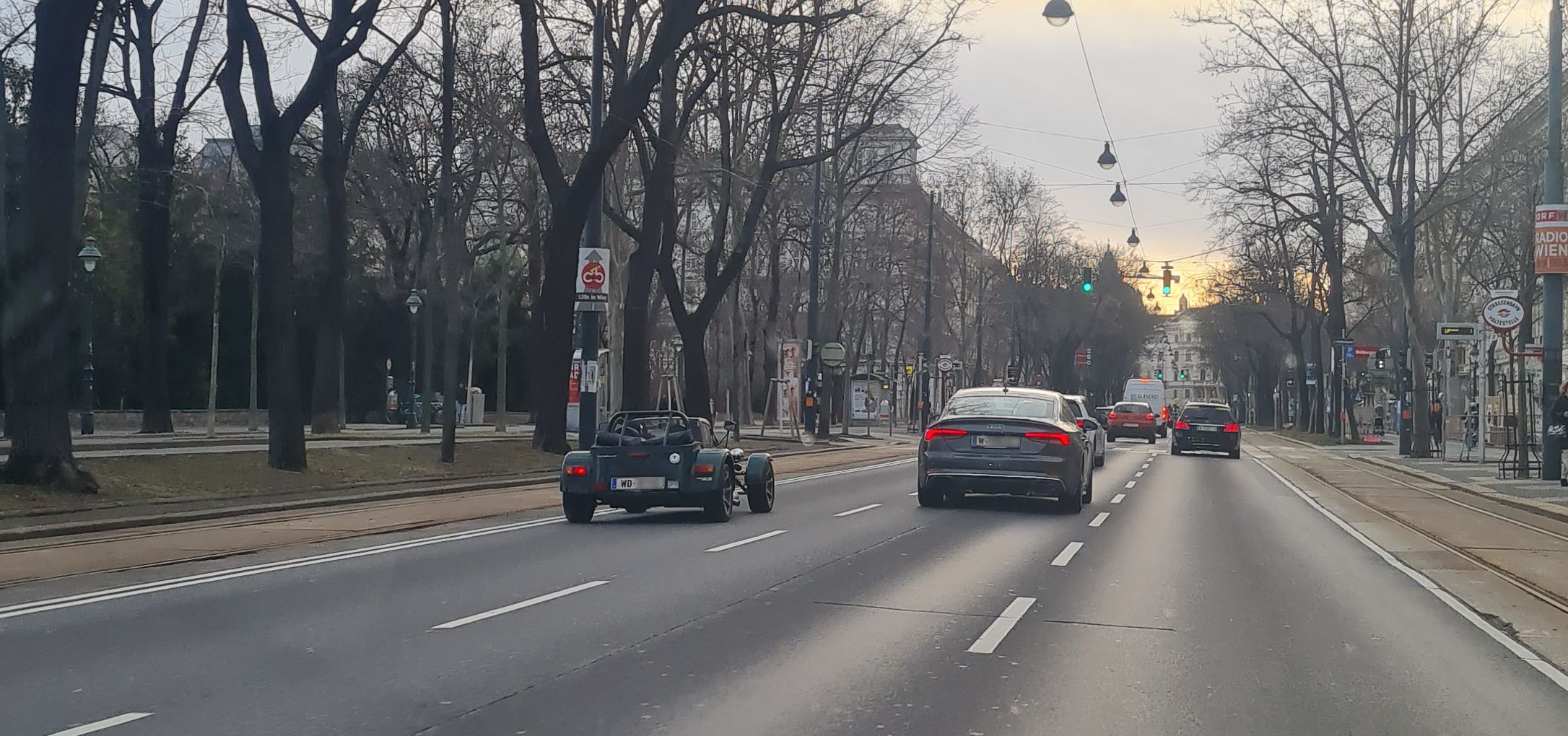 Diplomat cruist mit dem Leichtbau-Sportler durch die City