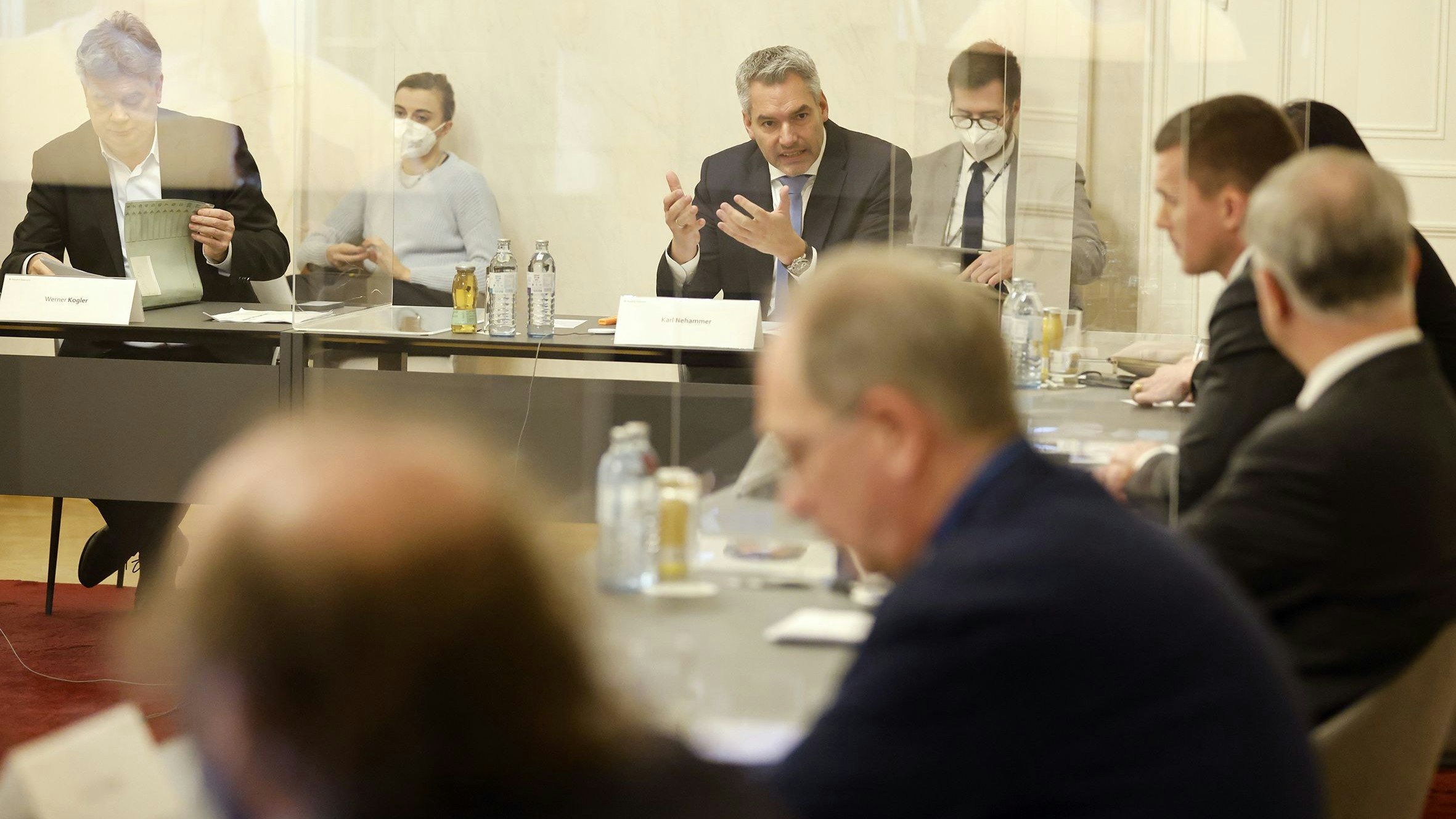 Bundeskanzler Karl Nehammer lädt zum virtuellen Corona-Gipfel.