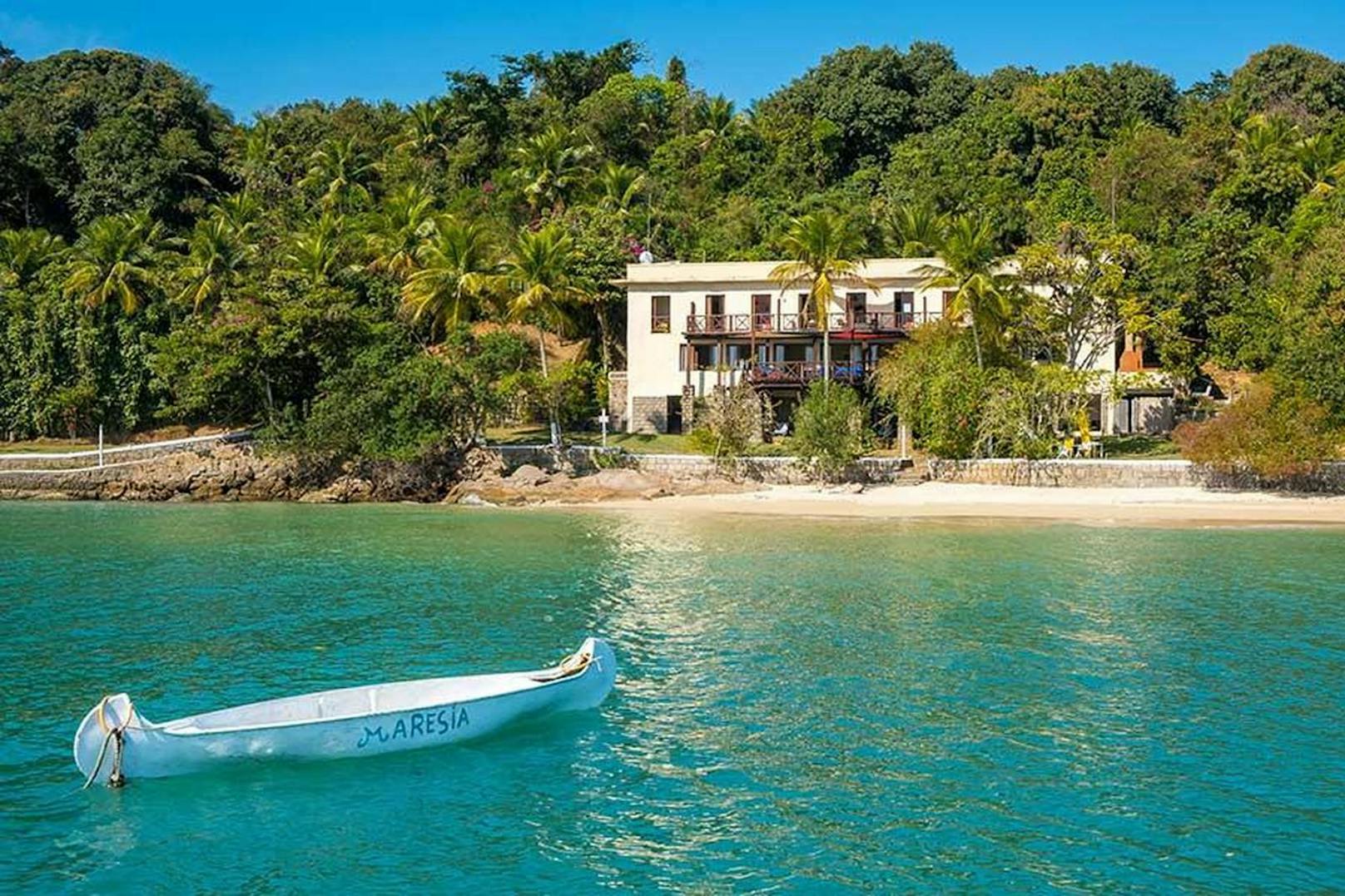 Ola Brasil! Dieses herzige Haus steht auf Paraty Island, einer Insel vor Brasilien.