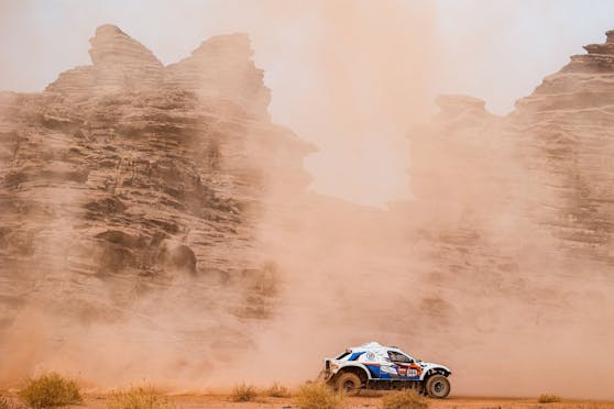 Der am Bein verletzte Philippe Boutron bei der Rallye Dakar 2021. 