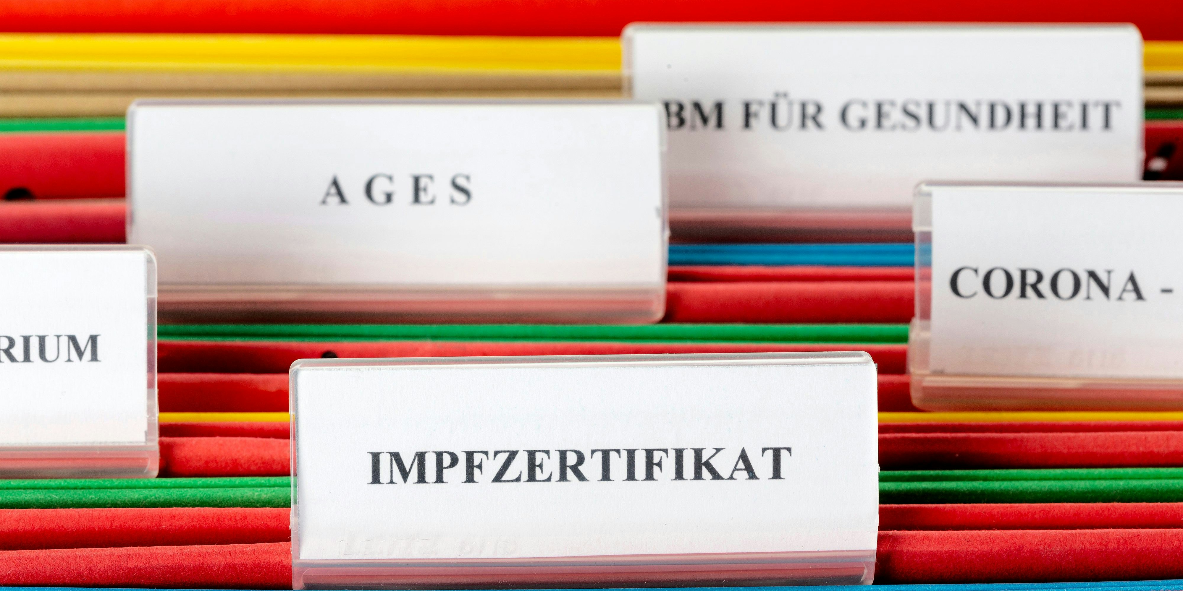 Atteste gefälscht - jetzt wurde die Medizinerin angezeigt.