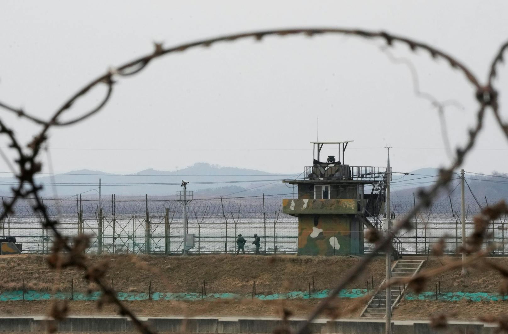 Ein US-Amerikaner hat die gefährlichste Grenze der Welt zwischen Süd- und Nordkorea überquert.&nbsp;