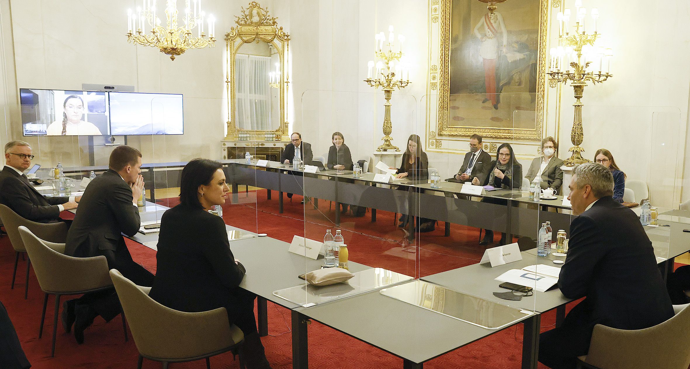 Expertenrunde mit Bundeskanzler Karl Nehammer (r./ÖVP) - hier ein Archivfoto vom 6.Dezember 2021