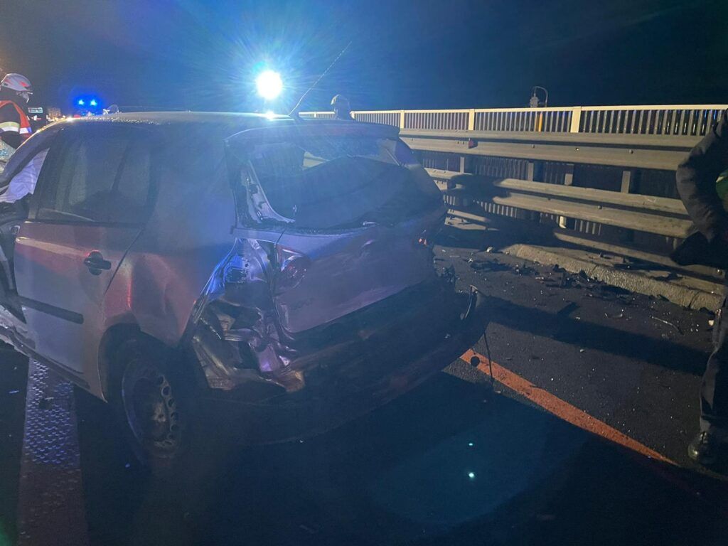 Mehrere Fahrzeuge waren bei dem Crash beteiligt. 