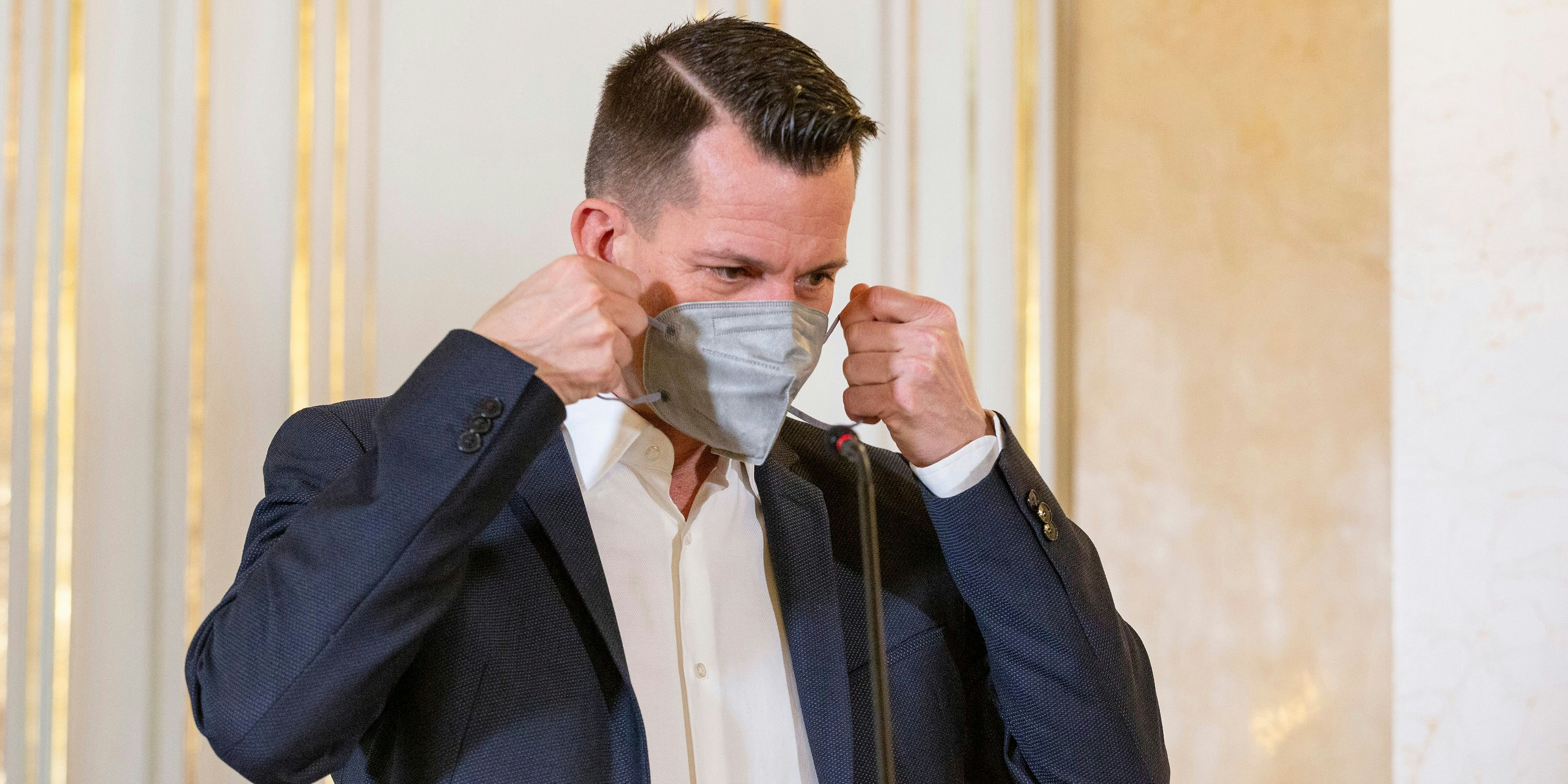 In Innenräumen längst selbstverständlich, soll die FFP2-Maske jetzt auch im Freien getragen werden.