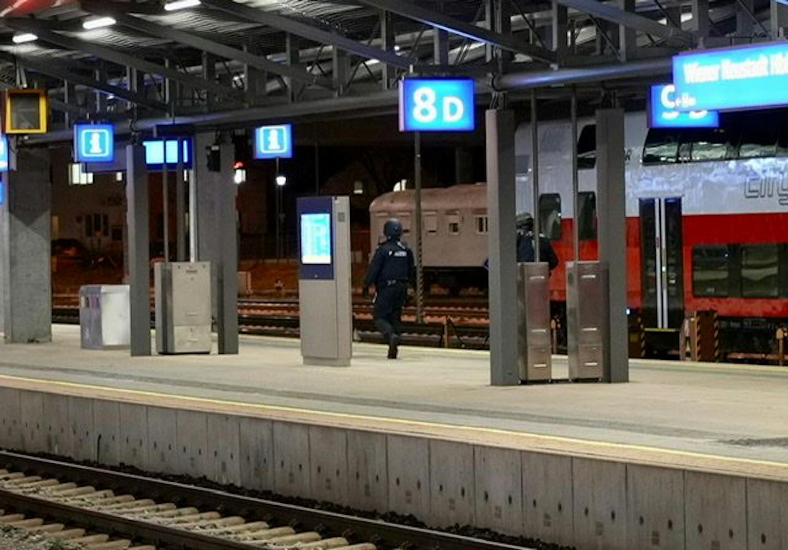 Groß-Alarm am Bahnhof Wr. Neustadt
