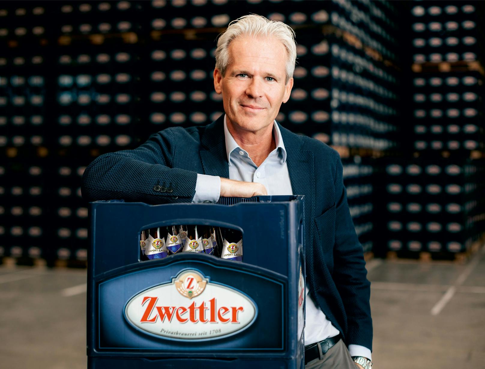 Zwettler-Chef Karl Schwarz mit seinem Bier.