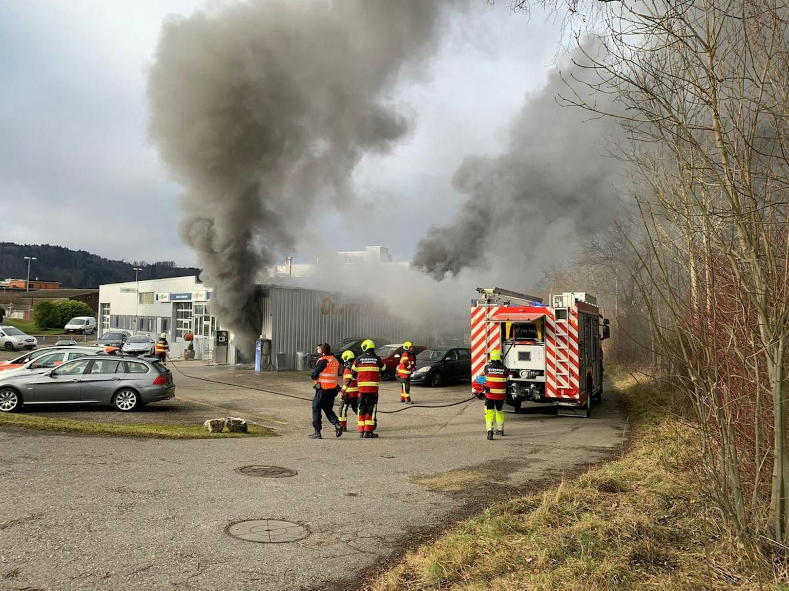 Die Meldung sei um ca. 10.05 Uhr eingegangen, die Feuerwehr Schüpfen habe den Brand rasch löschen können.