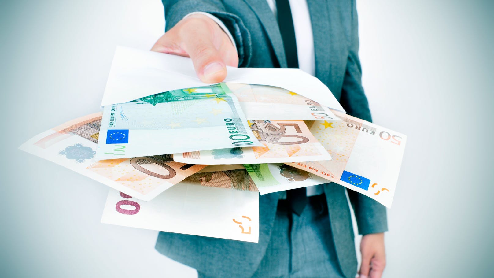 Ein ATX-Manager hat verdient zwischen 600.000 und fünf Millionen Euro im Jahr.
