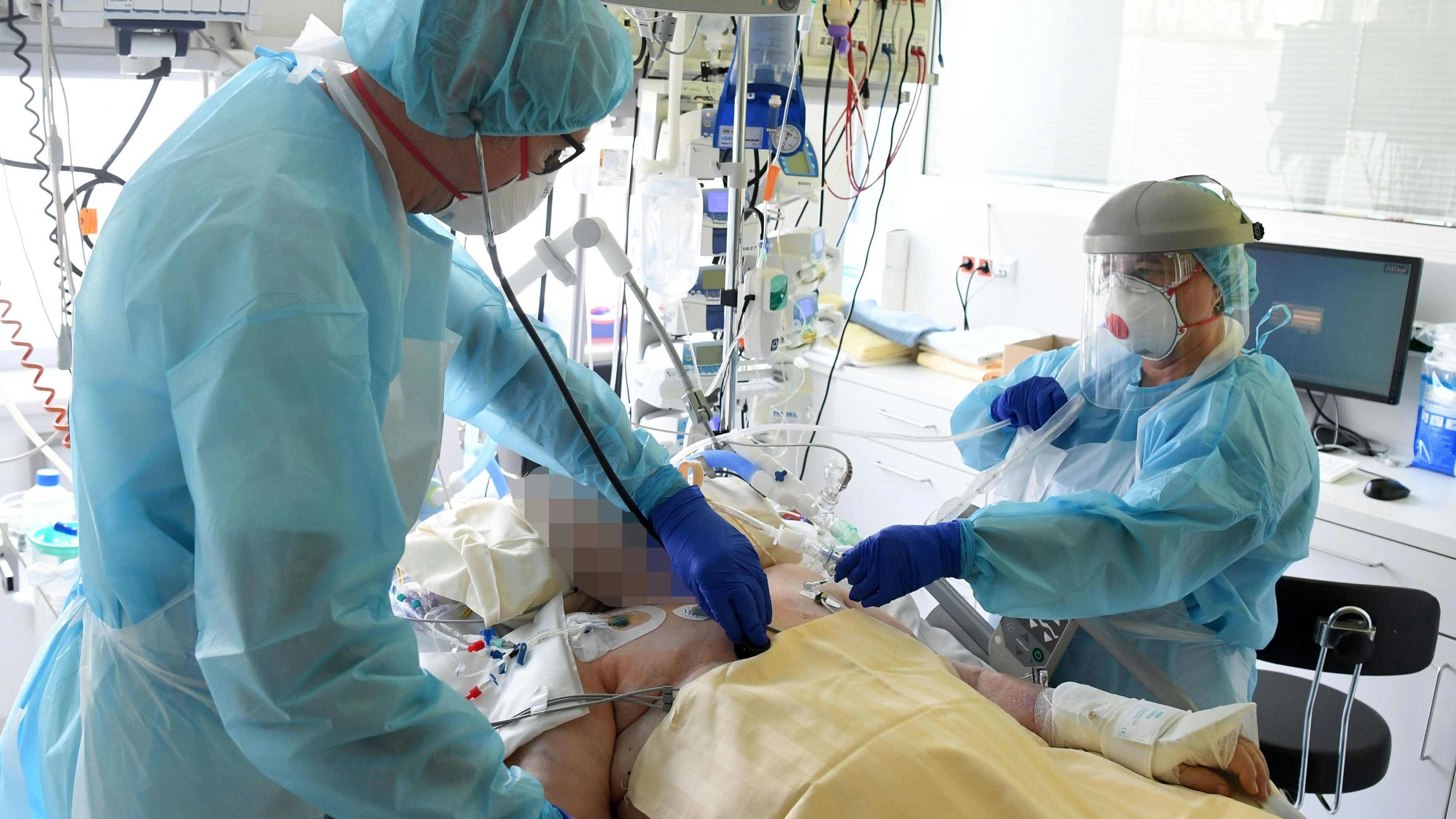 Warten auf den Omikron-Crash: Die Spitäler warnen bereits jetzt vor einem Kollaps.