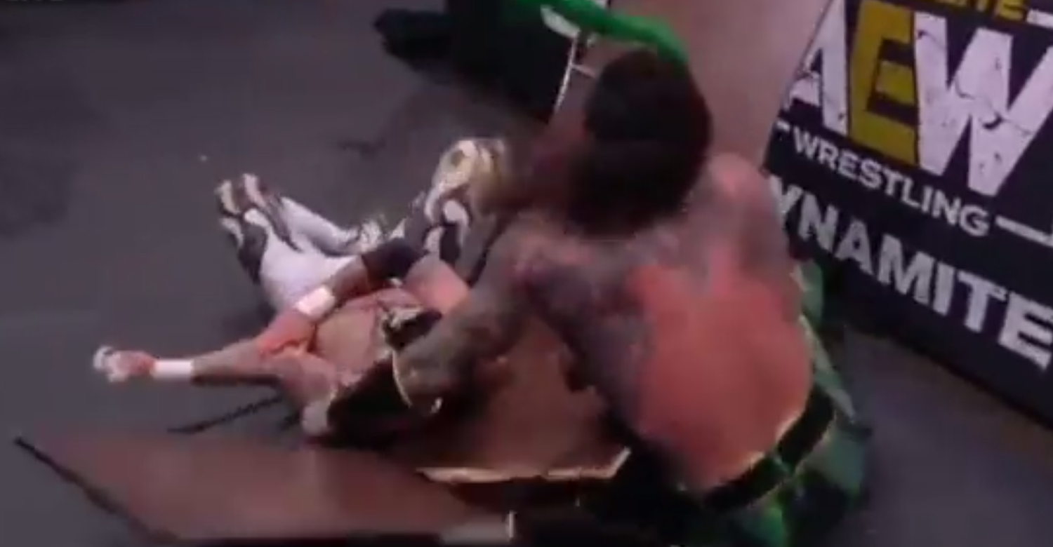 Rey Fenix verletzt sich